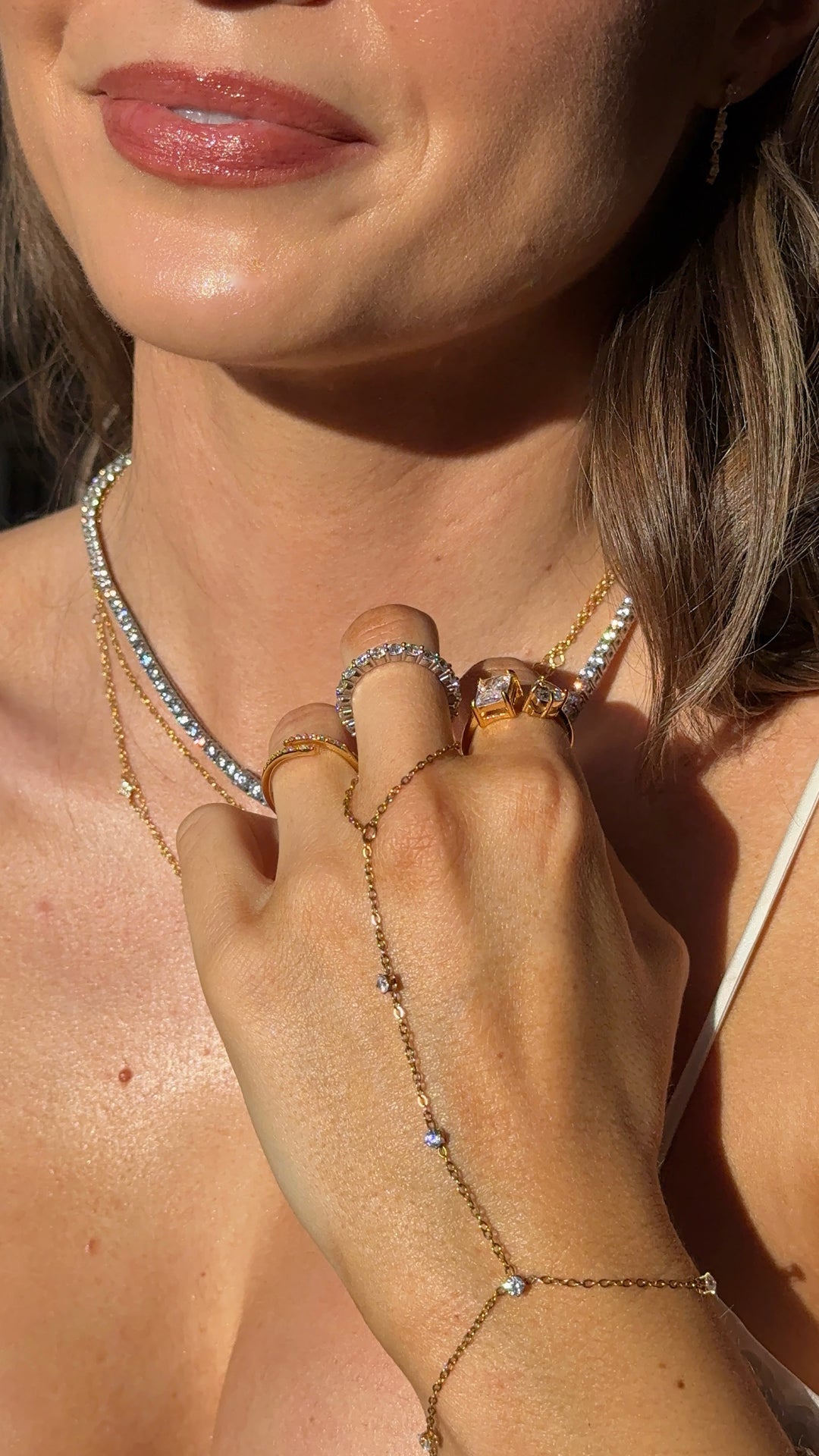 La Caricia Hand Chain
