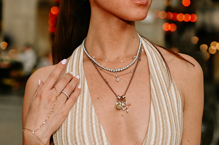 La Caricia Hand Chain