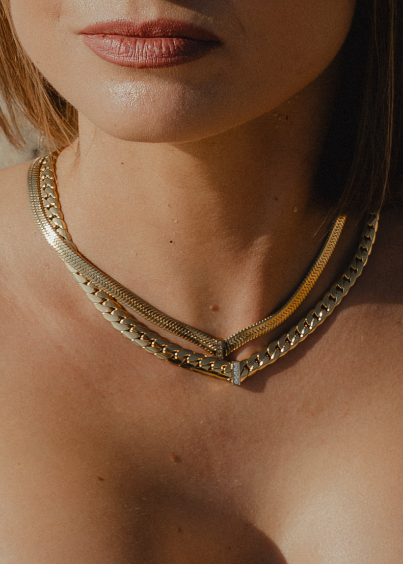 gold necklace-layered jewelry-elegant accessories-fashion jewelry-minimalist style-statement piece