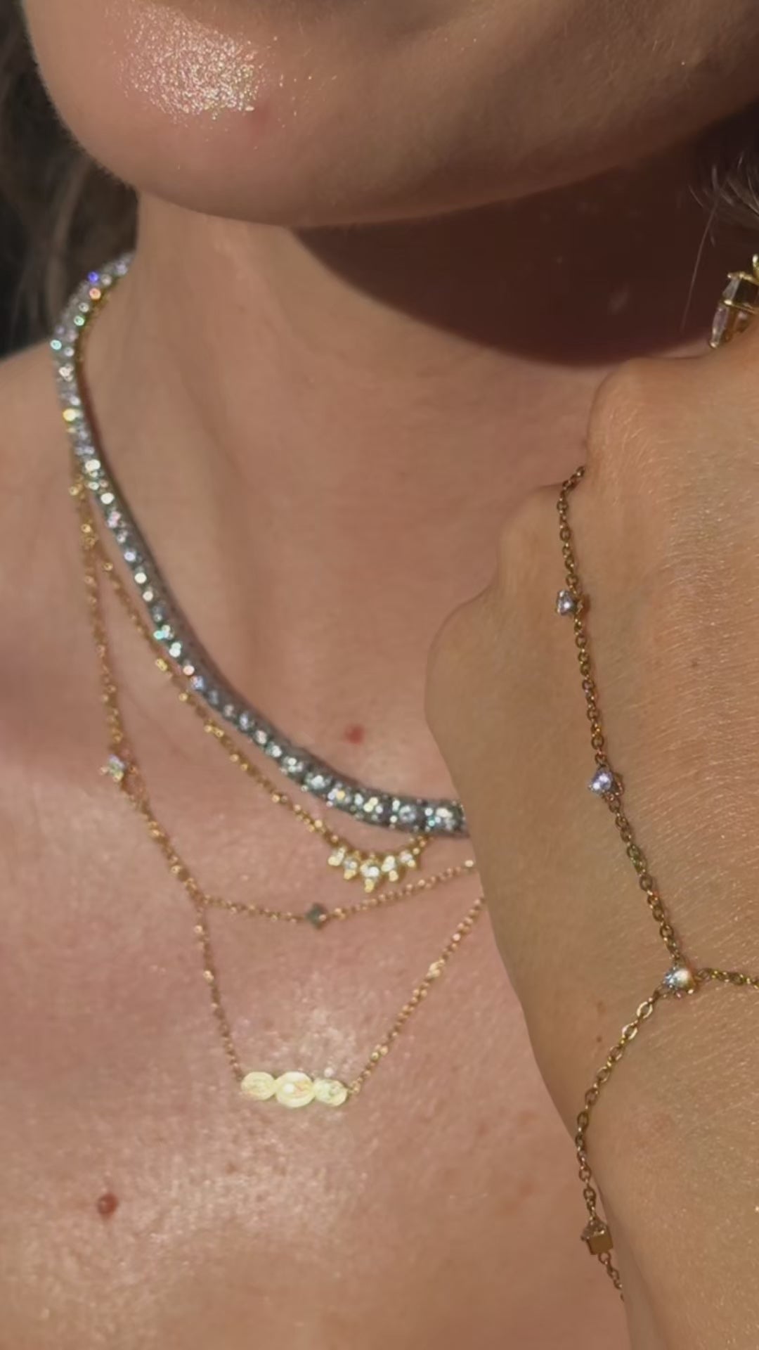 La Caricia Hand Chain