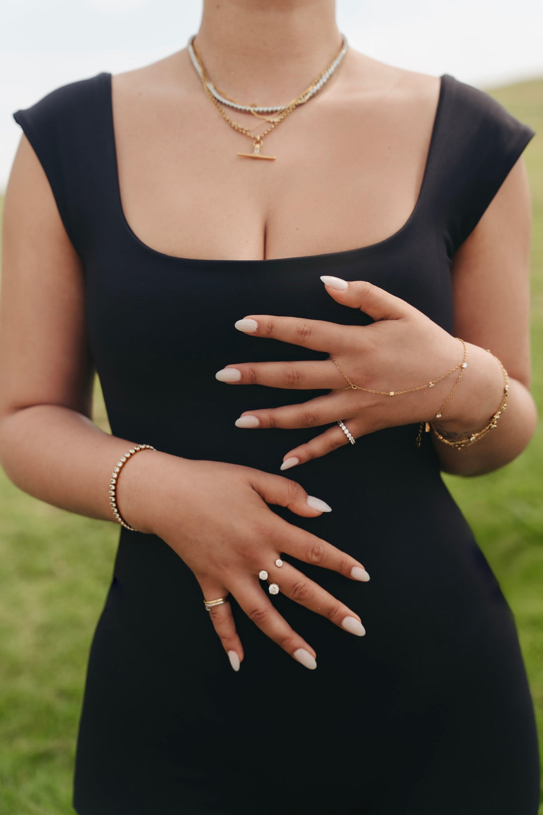 La Caricia Hand Chain